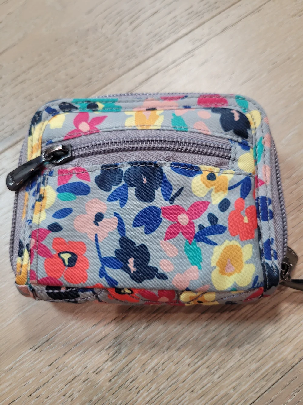 EUC lug Wallet Splitz RFID Security Grey/Floral Zip Bi Fold Women's Wallet